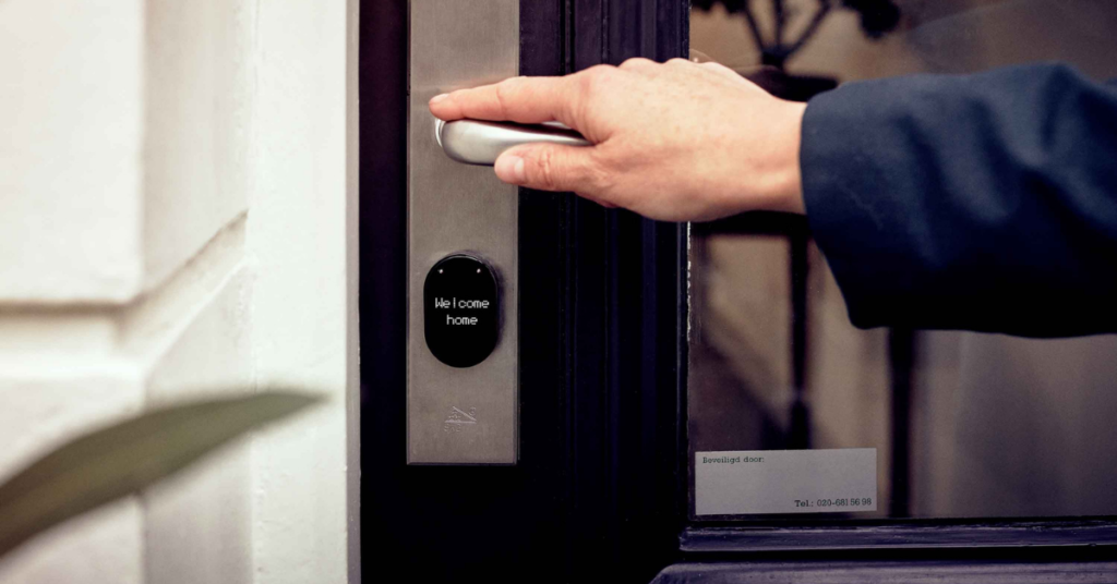 melhor fechadura digital para airbnb